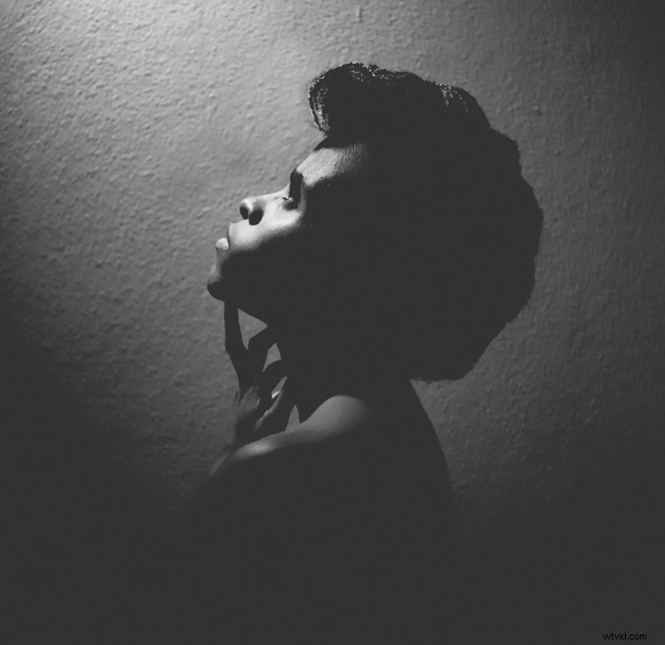 Create Stunning Dynamic Images Using Just One LED Light: Pro Tutorial