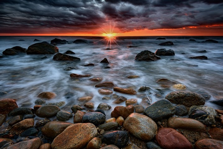 5 Pro Tips for Stunning Sunset Photos: Why Avoid Shooting the Sun Directly