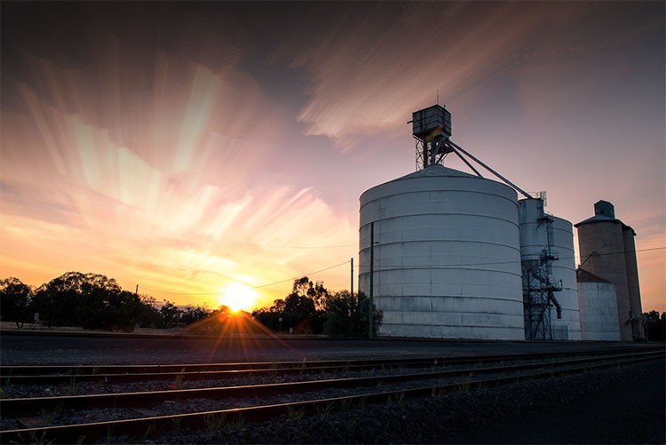Master Cloud Stacking: Step-by-Step Guide to Dramatic Sky Streaks