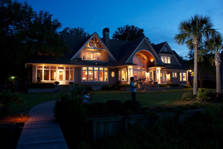 Master Stunning Architecture Photography: Light Painting Techniques Revealed