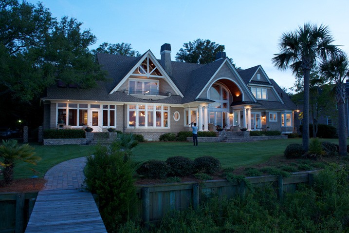 Master Stunning Architecture Photography: Light Painting Techniques Revealed