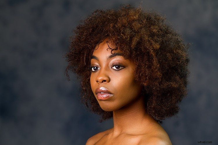 Expert Review: Interfit INT812 Fluorescent Ring Light for Flawless Portraits