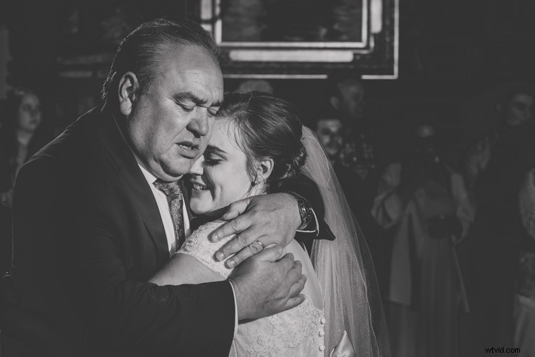 Expert Tips for Mastering Off-Camera Flash in Wedding Photography