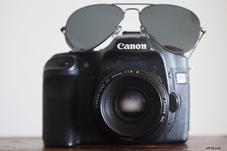 Create Vibrant, Colorful Photos of Everyday Plastic Objects with a Polarizing Filter