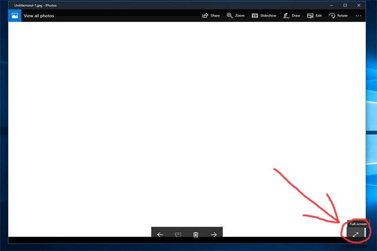 Create Vibrant, Colorful Photos of Everyday Plastic Objects with a Polarizing Filter