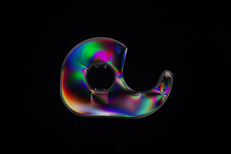 Create Vibrant, Colorful Photos of Everyday Plastic Objects with a Polarizing Filter