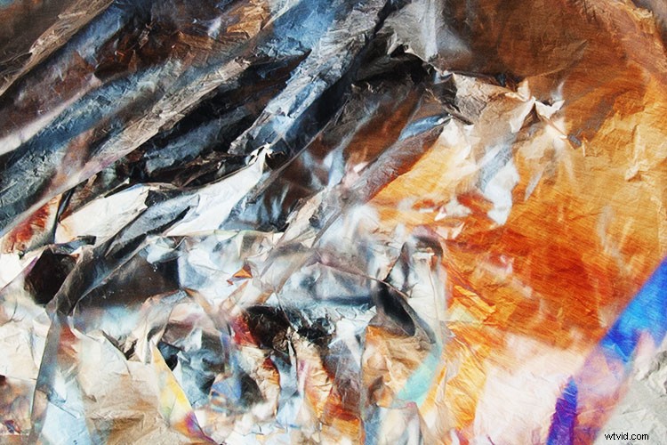 Create Vibrant, Colorful Photos of Everyday Plastic Objects with a Polarizing Filter