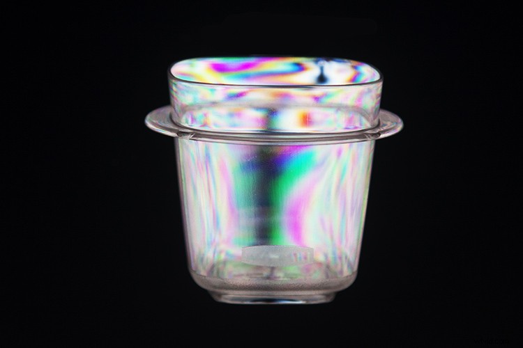 Create Vibrant, Colorful Photos of Everyday Plastic Objects with a Polarizing Filter