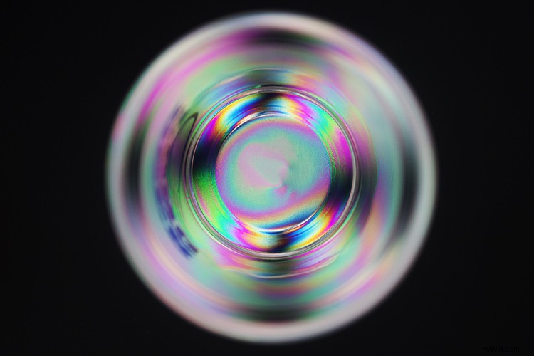 Create Vibrant, Colorful Photos of Everyday Plastic Objects with a Polarizing Filter