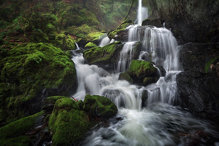 Master Stunning Waterfall Photos: Pro Shooting & Processing Techniques