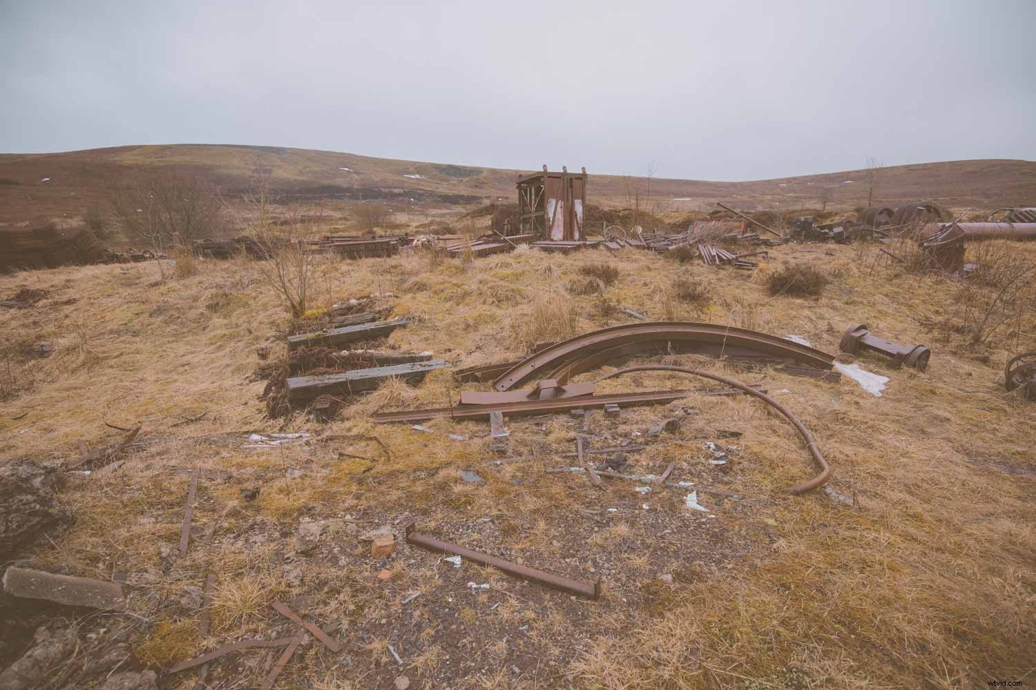 Master Low Graphic Style: Transform Your Photography Composition