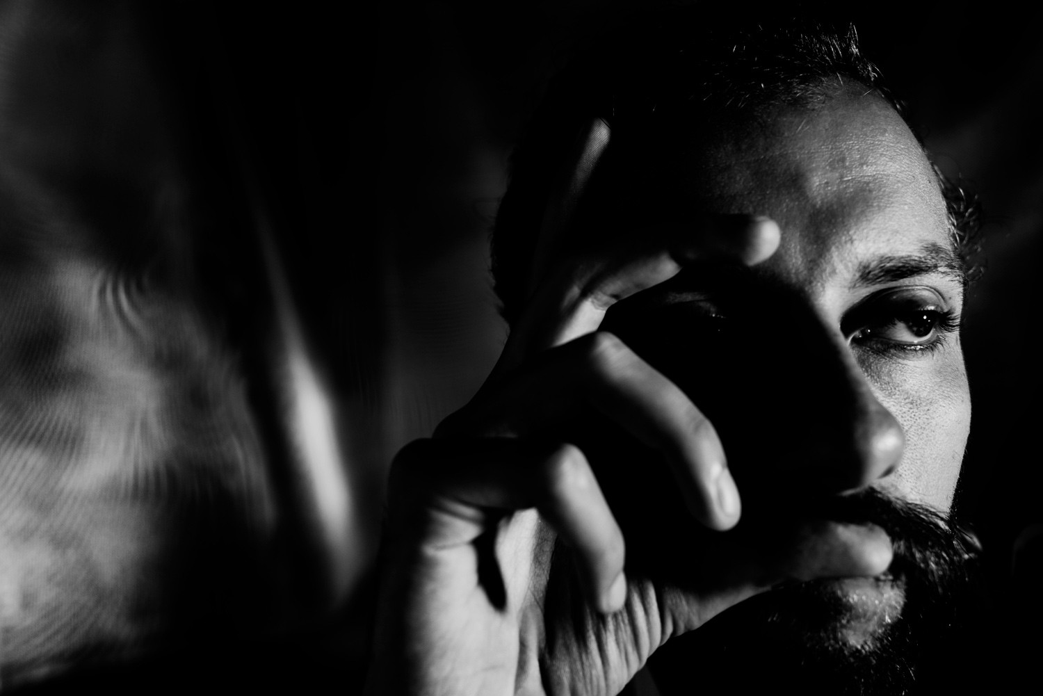 Mastering Low Key Black & White Photography: Dramatic Lighting Techniques