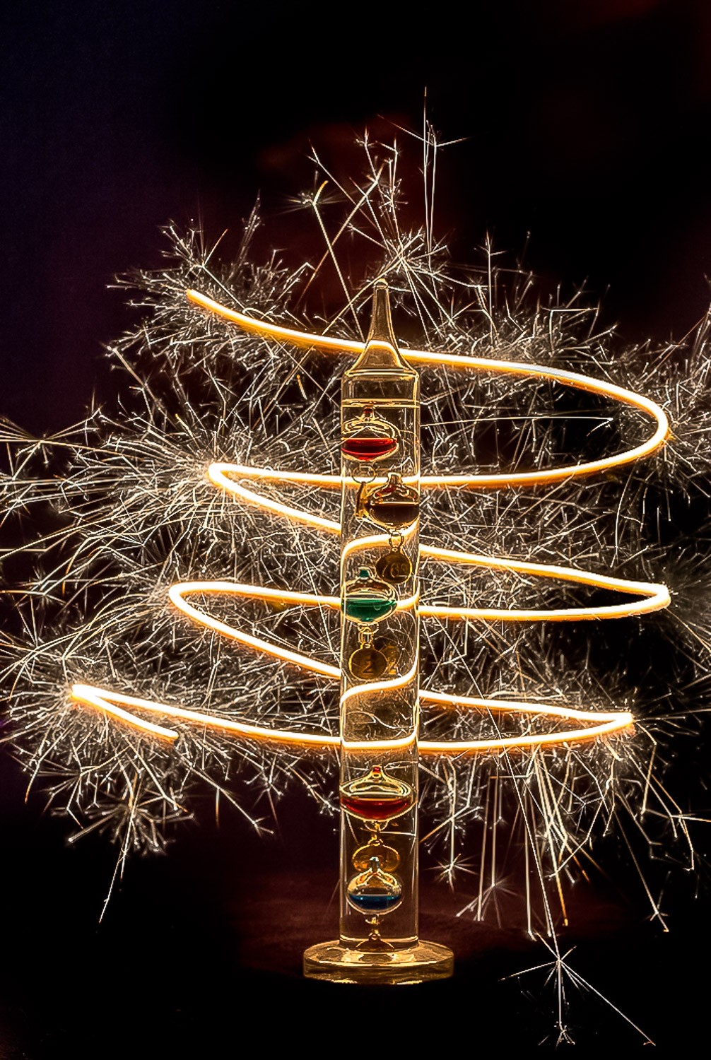 Master Sparkler Photography: Pro Tips to Add Dazzling Sparkle to Your Photos