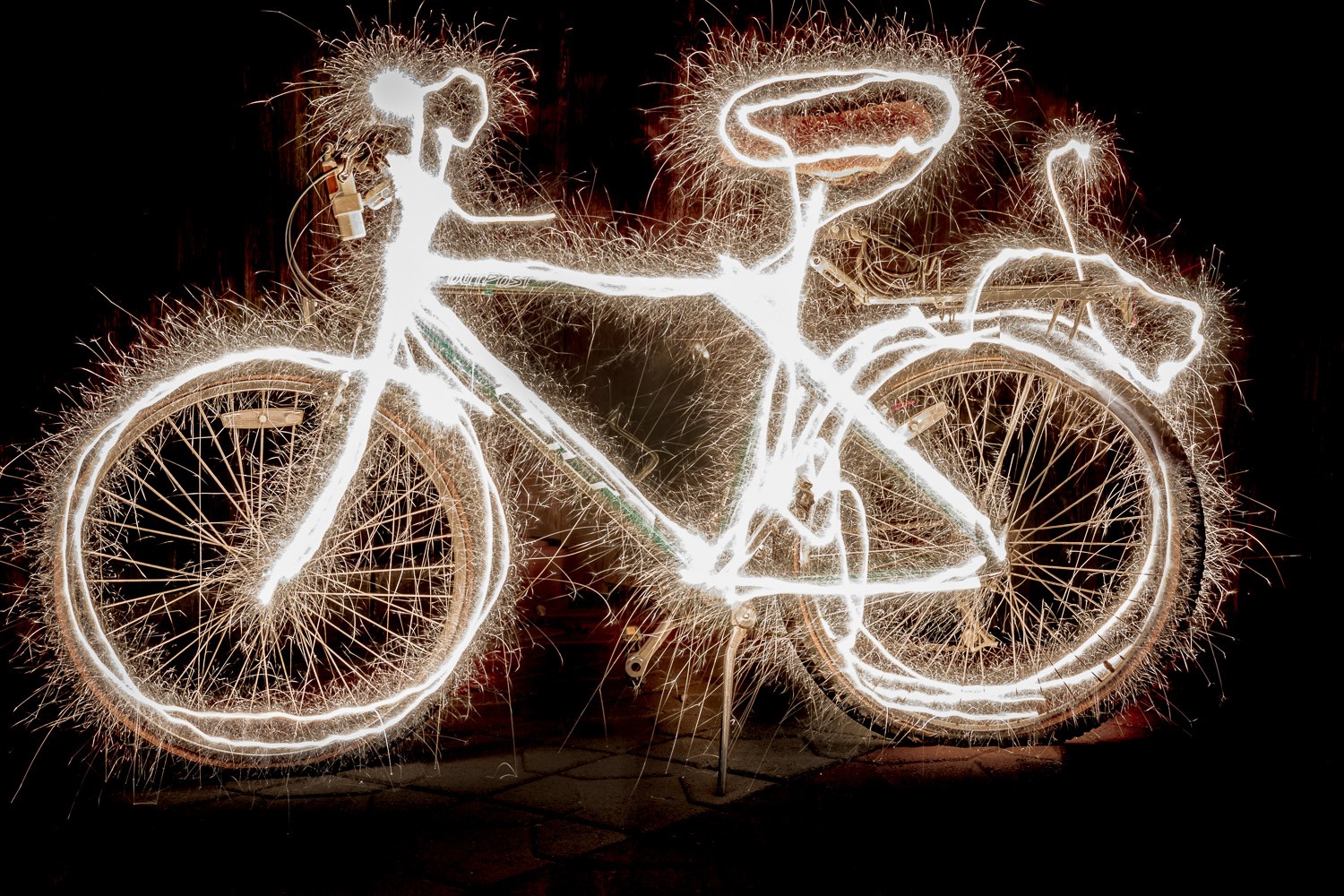 Master Sparkler Photography: Pro Tips to Add Dazzling Sparkle to Your Photos