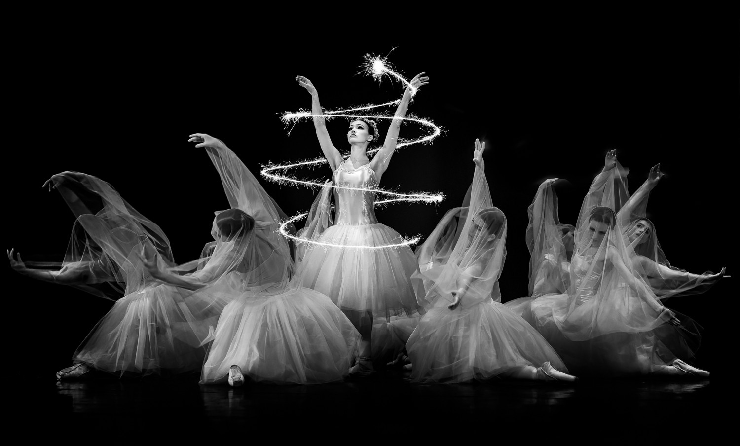 Master Sparkler Photography: Pro Tips to Add Dazzling Sparkle to Your Photos