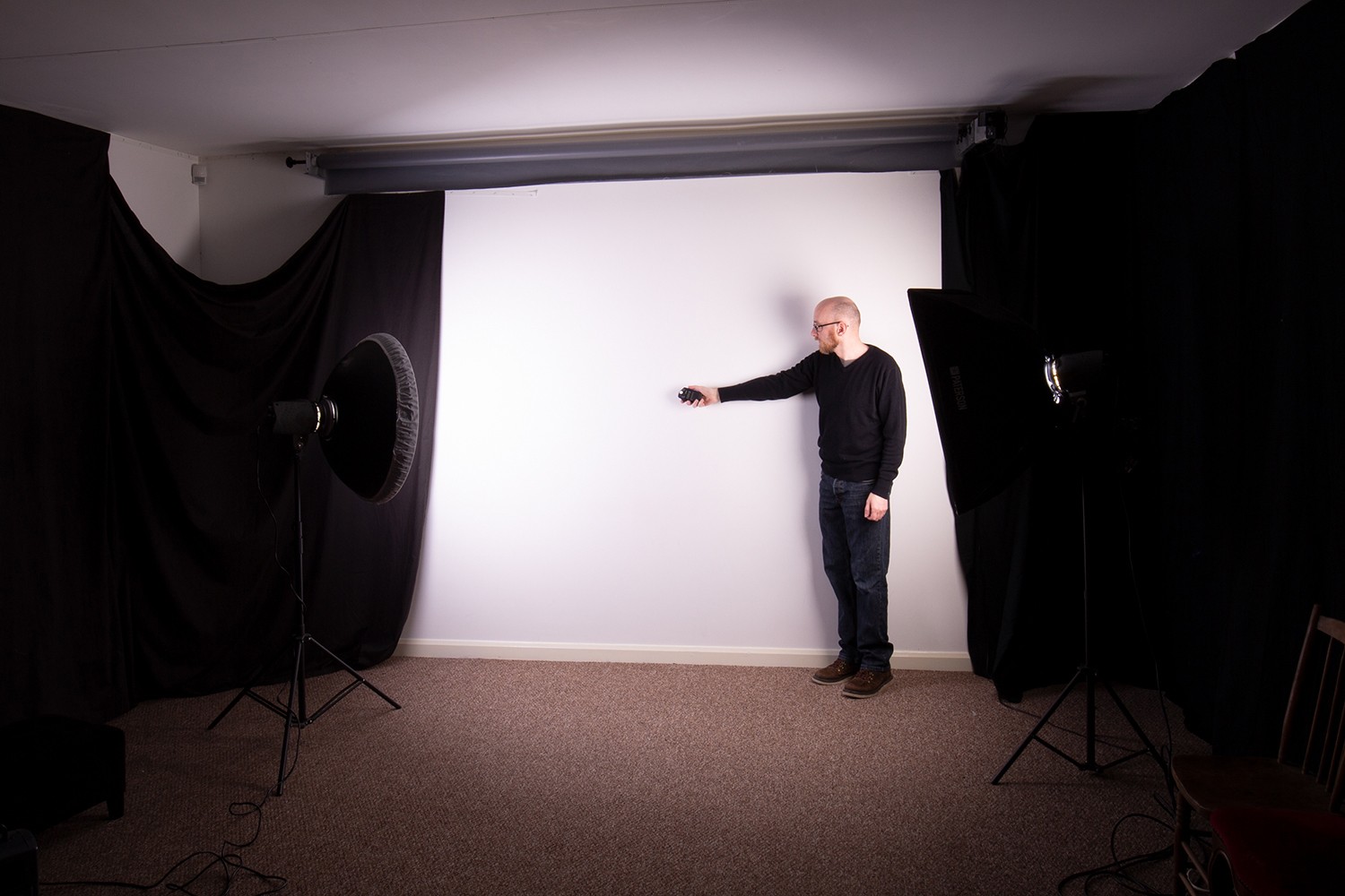 7 Expert Steps to Achieve Flawless White Backgrounds for Studio Portraits
