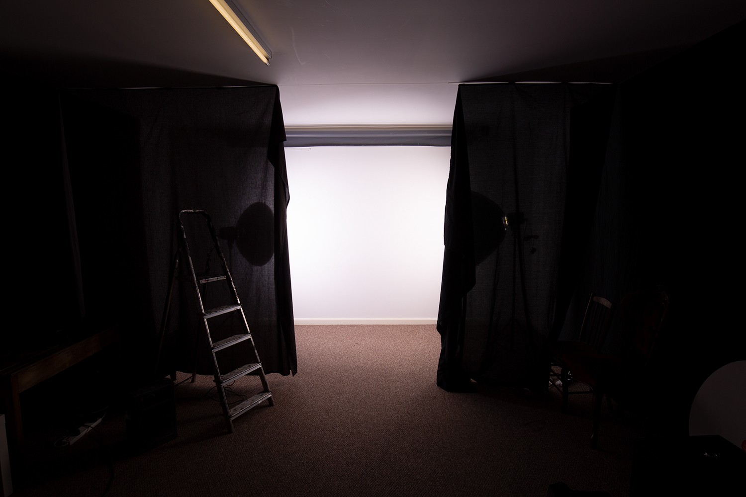 7 Expert Steps to Achieve Flawless White Backgrounds for Studio Portraits