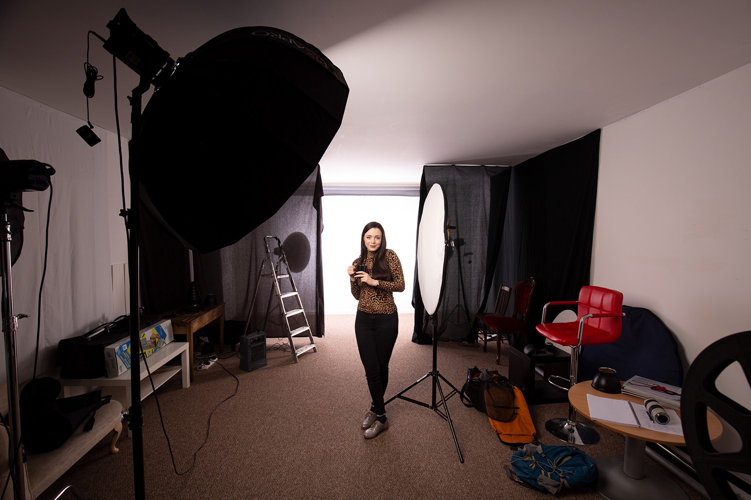 7 Expert Steps to Achieve Flawless White Backgrounds for Studio Portraits