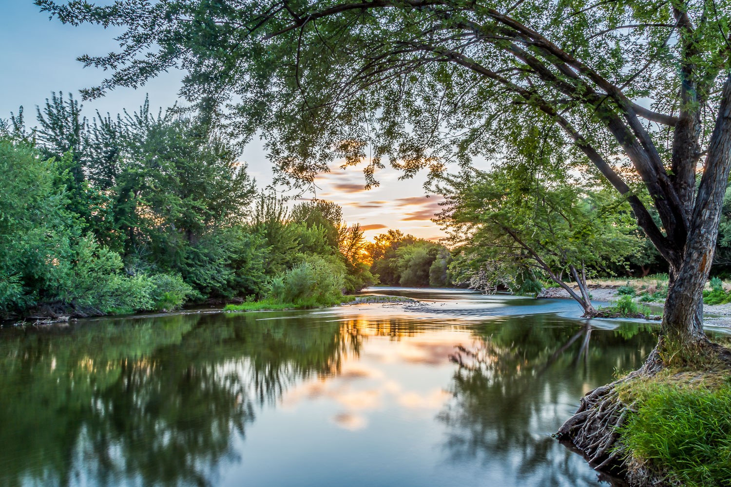 Achieve Stunning Long Exposure Effects with Stacked Image Averaging