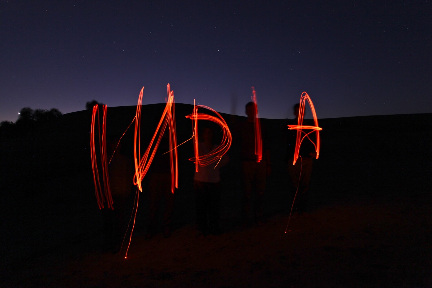 Kinetic Light Painting vs. Traditional Light Painting: Key Differences & Techniques