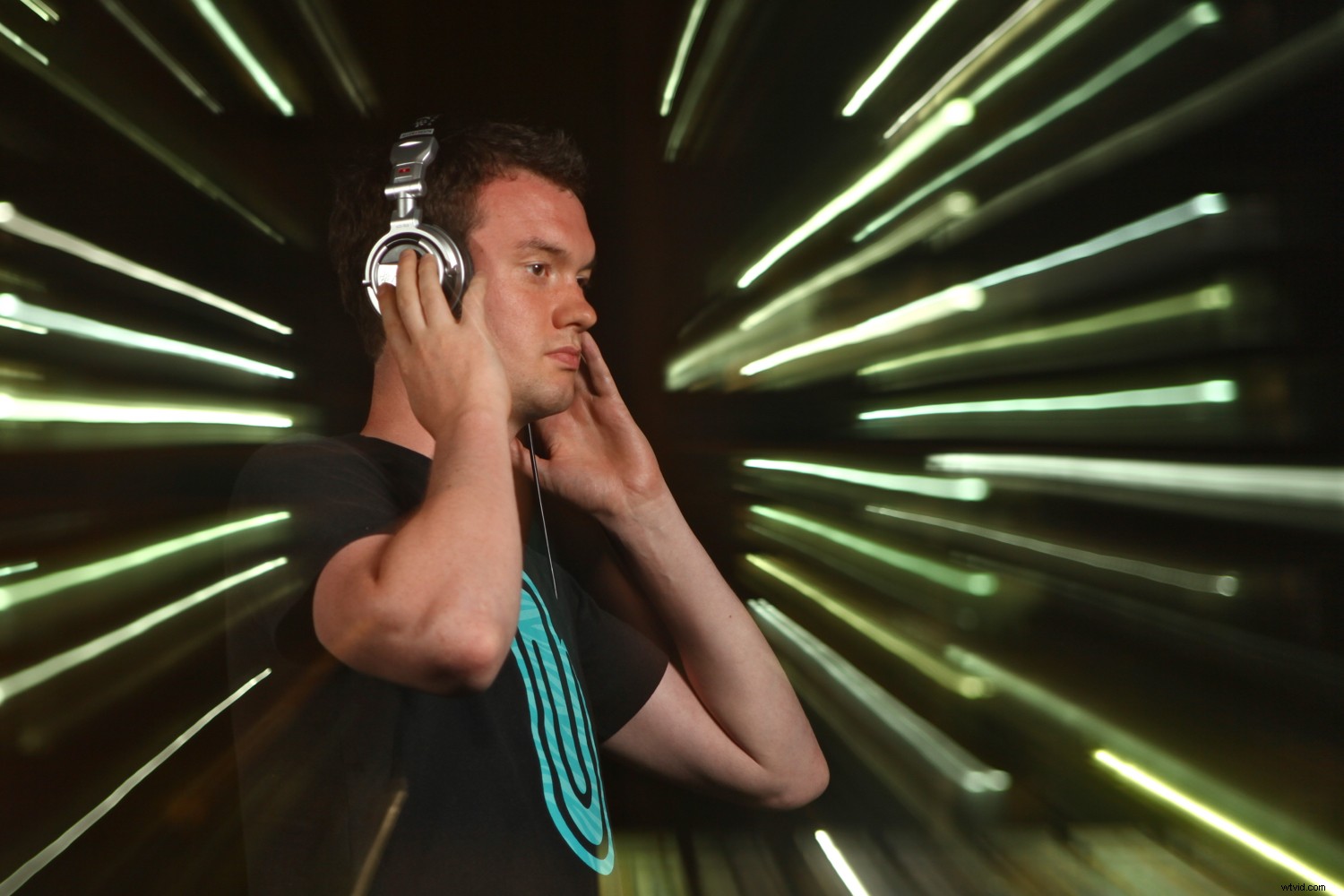 Kinetic Light Painting vs. Traditional Light Painting: Key Differences & Techniques