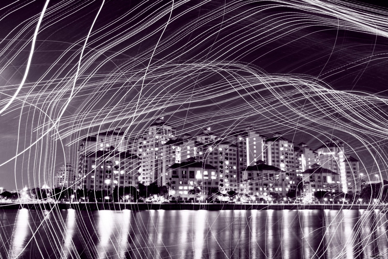 Kinetic Light Painting vs. Traditional Light Painting: Key Differences & Techniques