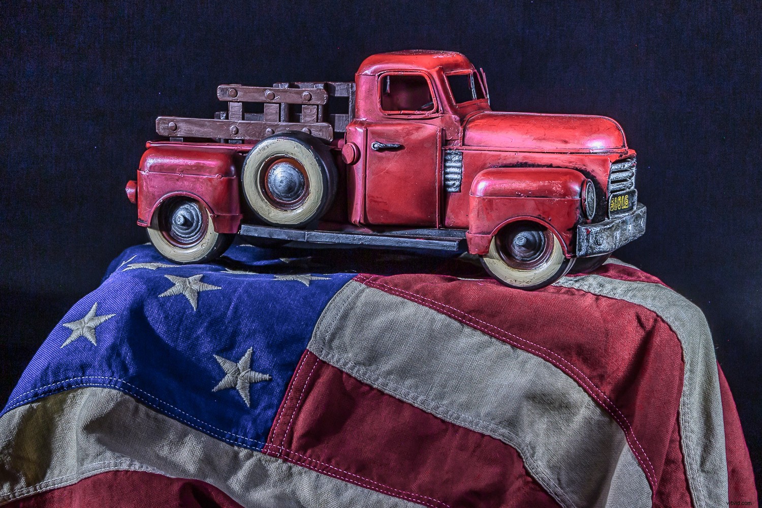 Master Two Pro Techniques for Stunning Light-Painted Photos