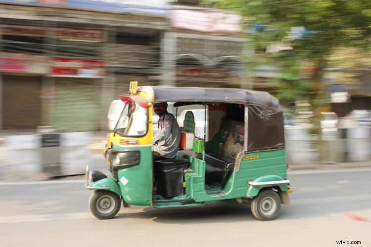 Master Panning Photography: 6 Proven Tips for Sharp Motion Shots