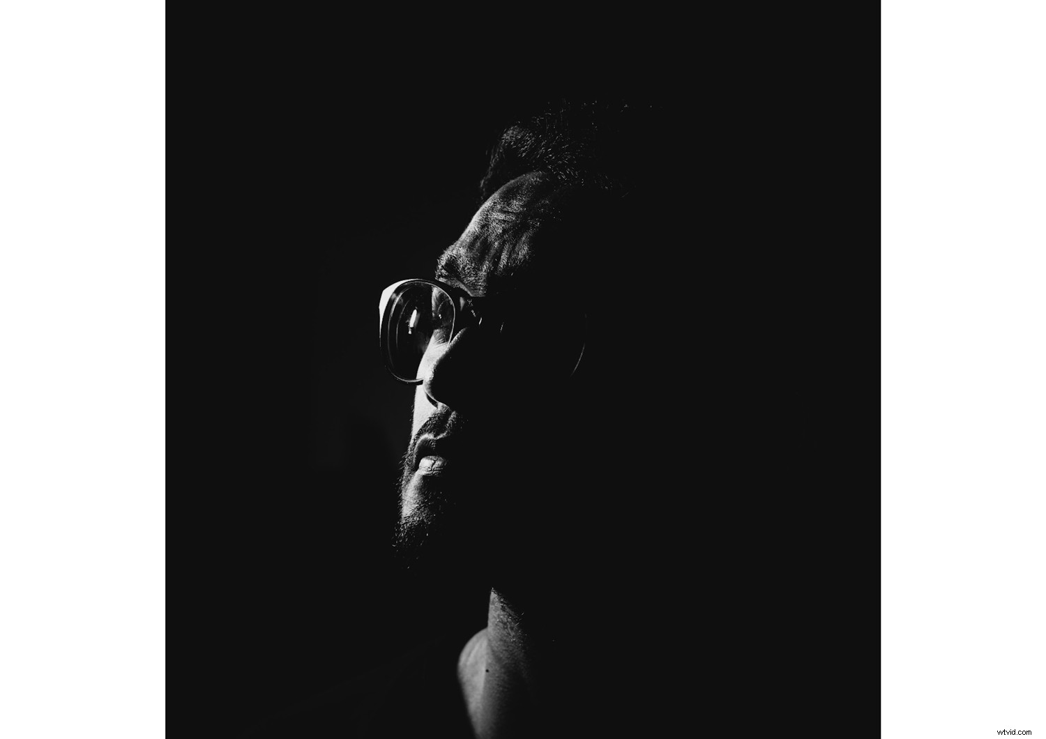 22 Captivating Self-Portrait Ideas to Ignite Your Photography Inspiration