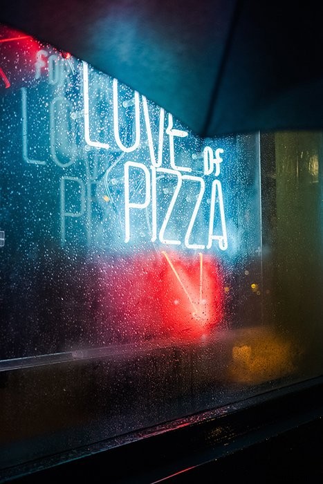 10 Expert Tips for Capturing Stunning Neon Sign Photos at Night