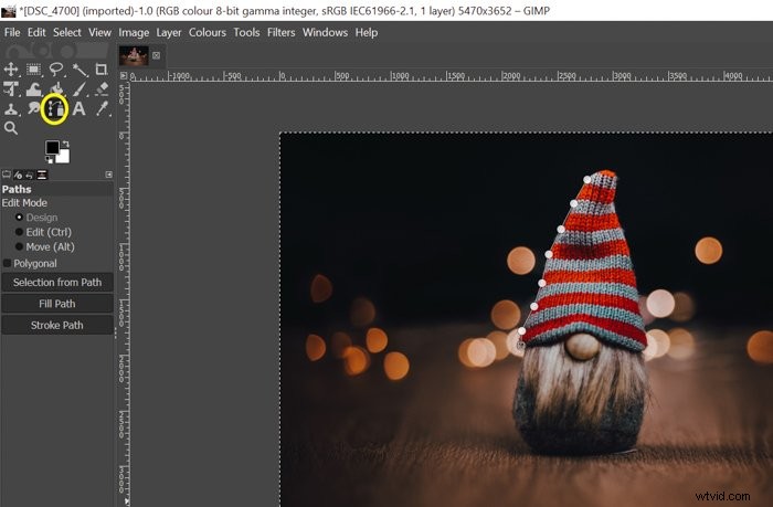 Effortless Guide: How to Cut Out Images & Remove Backgrounds in GIMP (7 Easy Steps)