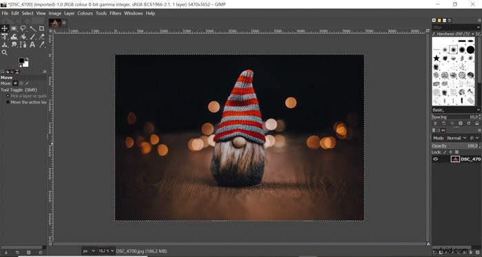 Effortless Guide: How to Cut Out Images & Remove Backgrounds in GIMP (7 Easy Steps)