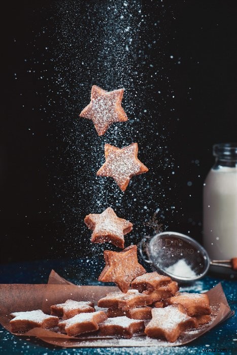 Master Levitating Christmas Cookies: Stunning Still Life Photography Tutorial