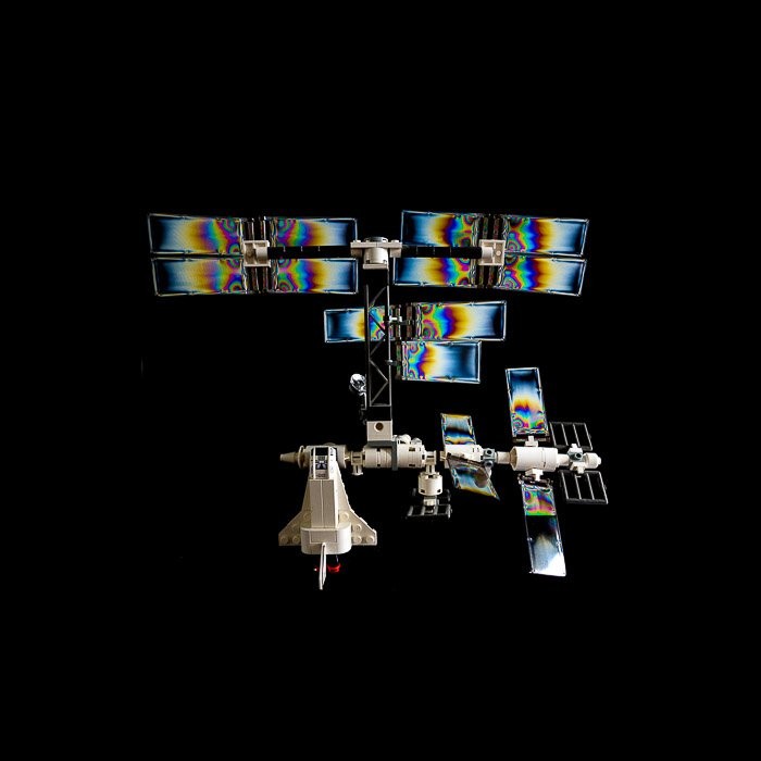 Create Stunning Abstract Rainbow Effects in Photos Using Photoelasticity