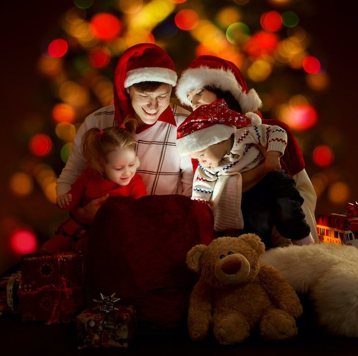 25 Creative Christmas Card Photo Ideas & Pro Tips to Capture Them Perfectly