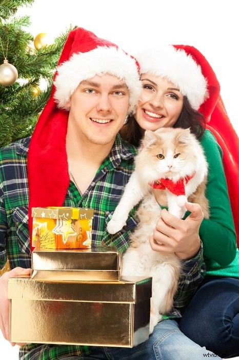 32 Romantic and Fun Christmas Couple Photoshoot Ideas to Capture Holiday Magic