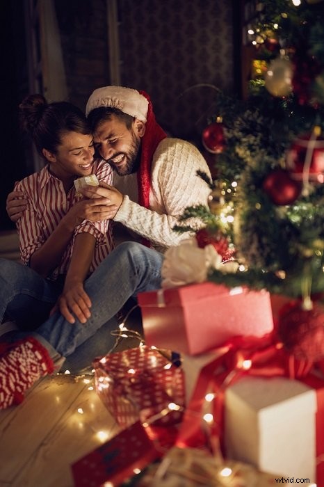 32 Romantic and Fun Christmas Couple Photoshoot Ideas to Capture Holiday Magic