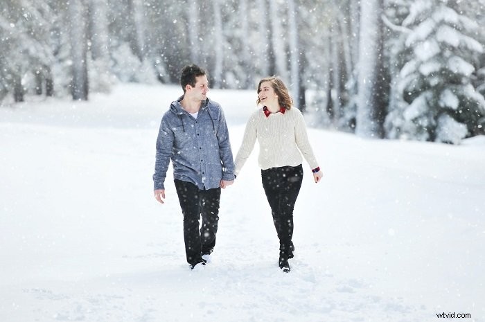 32 Romantic and Fun Christmas Couple Photoshoot Ideas to Capture Holiday Magic