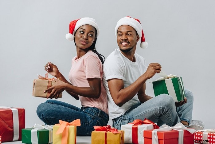 32 Romantic and Fun Christmas Couple Photoshoot Ideas to Capture Holiday Magic