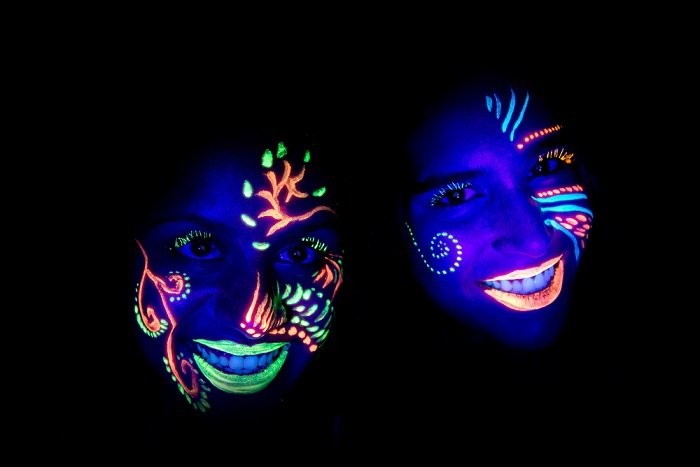 9 Expert Tips for Stunning Black Light Photography: Glow-in-the-Dark Effects