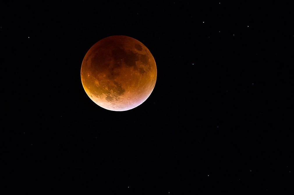 Expert Night Photography Tips: Capture Stunning Super Moon Eclipses