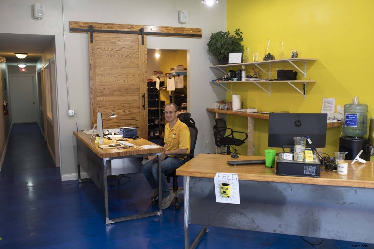 Expert Smartphone Repair: Fix Visible Damage Fast at The Lab