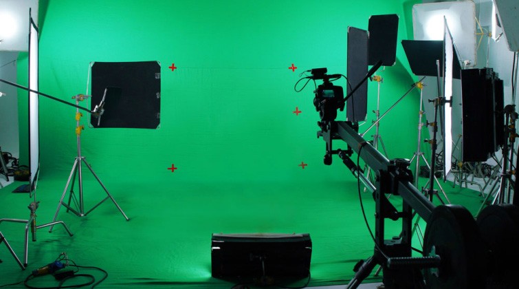 Blue Screen vs. Green Screen: Key Differences and Which to Choose for Chroma Key
