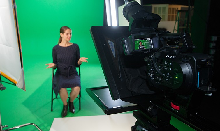 7 Expert Tips for Mastering Teleprompters in Professional Video Shoots