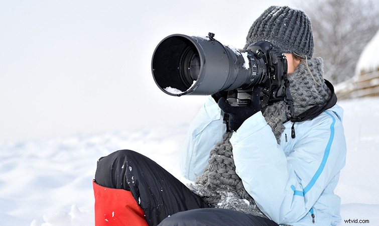 Expert Guide: How to Safely Remove Condensation from Your DSLR Viewfinder