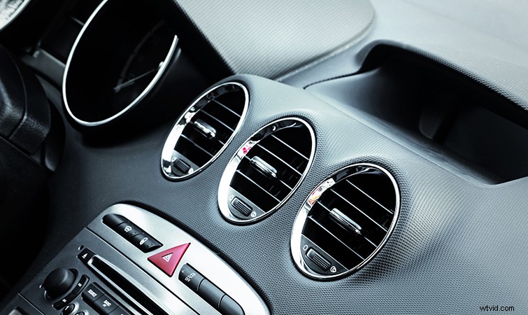 Expert Guide: How to Safely Remove Condensation from Your DSLR Viewfinder