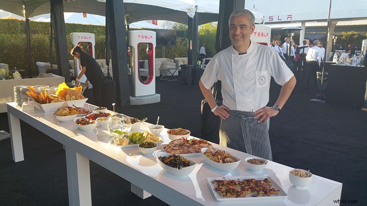 Expert Tips for Filming Large Groups of Extras on Set