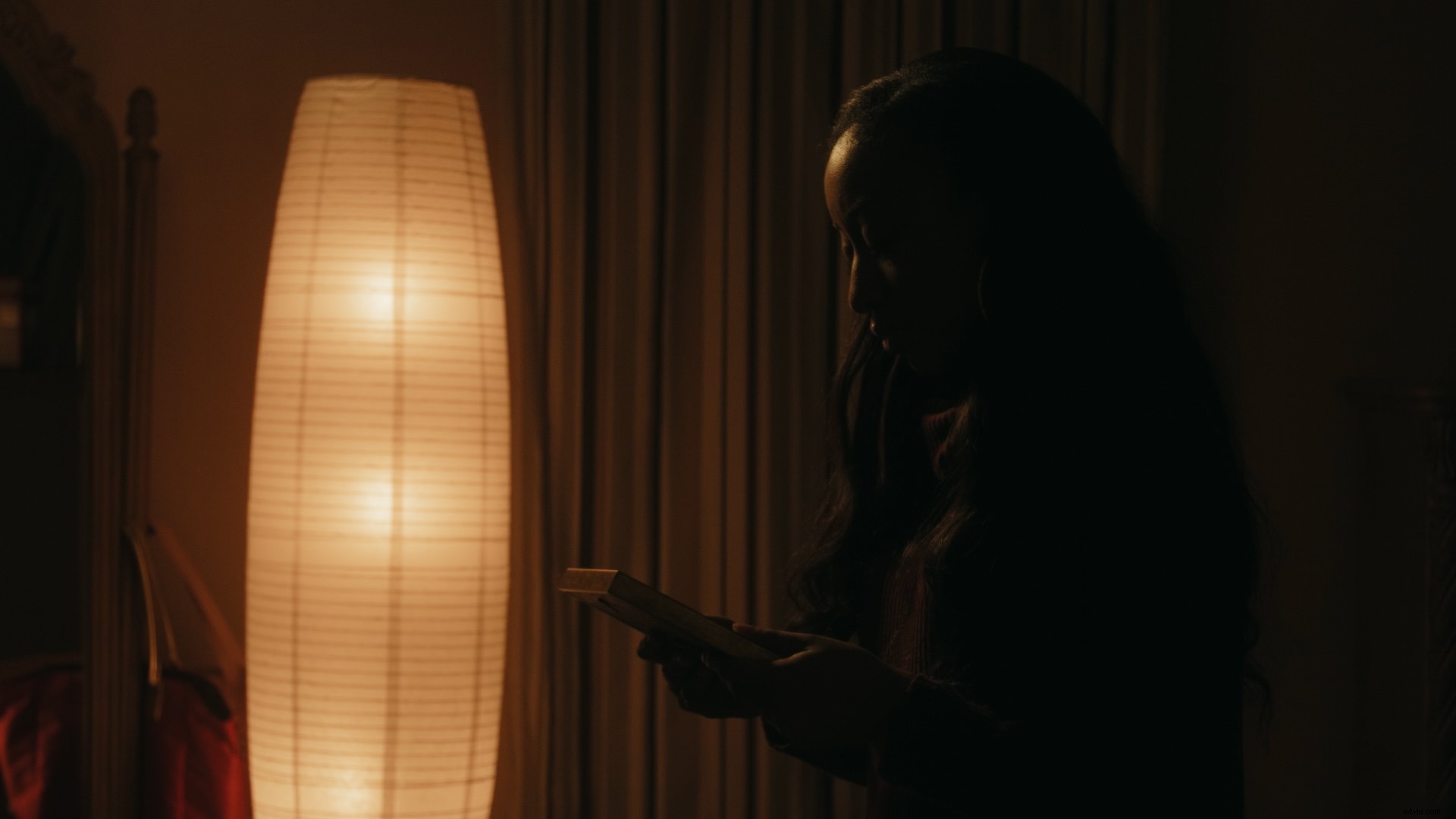 Filmmaking Tips: Master Dramatic Lighting with Simple, Budget-Friendly Setups