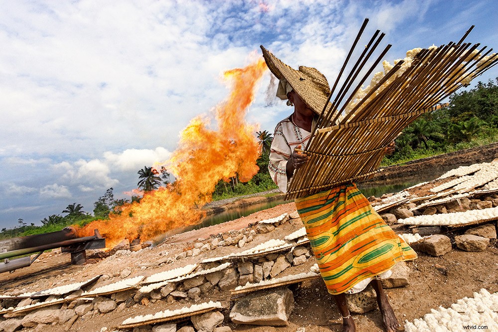 Ed Kashi s  Abandoned Moments : 40 Years of Global Photojournalism