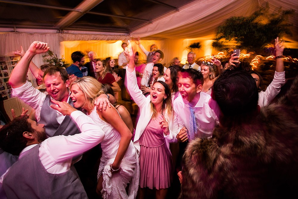 10 Essential Wedding Photos Every Photographer Must Capture